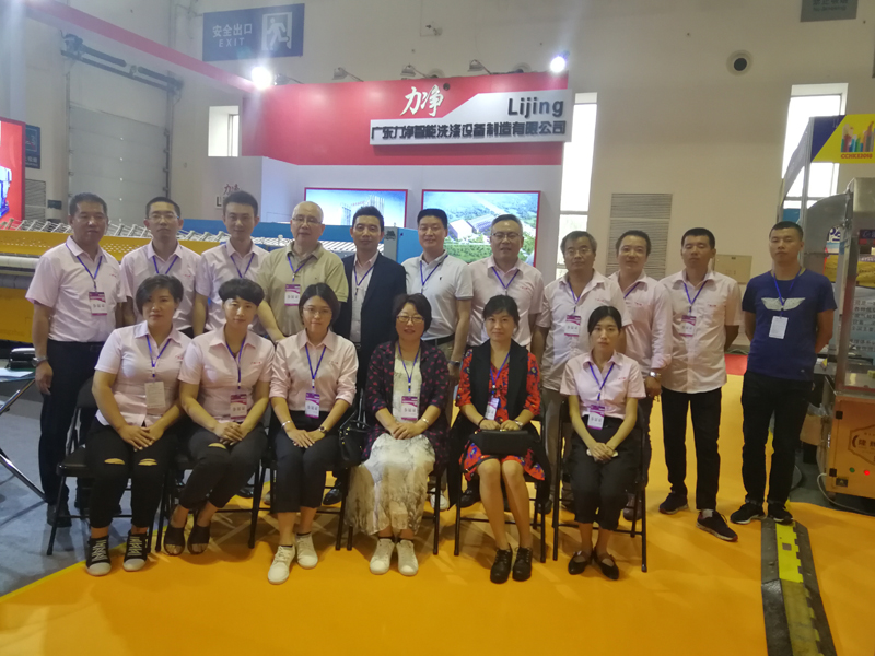 .17c嫩嫩草色视频工業（yè）洗衣機榮（róng）登長春酒店用品設備服務展覽會（huì）